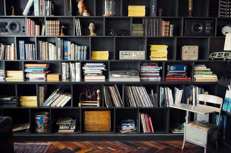 Fabriquer une étagère murale moderne en bois : tendances et astuces 2026