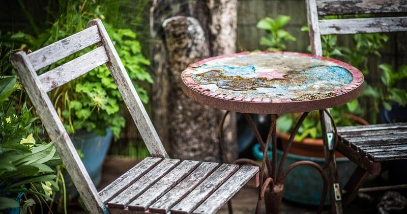 Terrasse en bois sur plots réglables sans dalle béton : le guide pas à pas