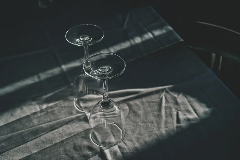Recycler une table de nuit en station de charge
